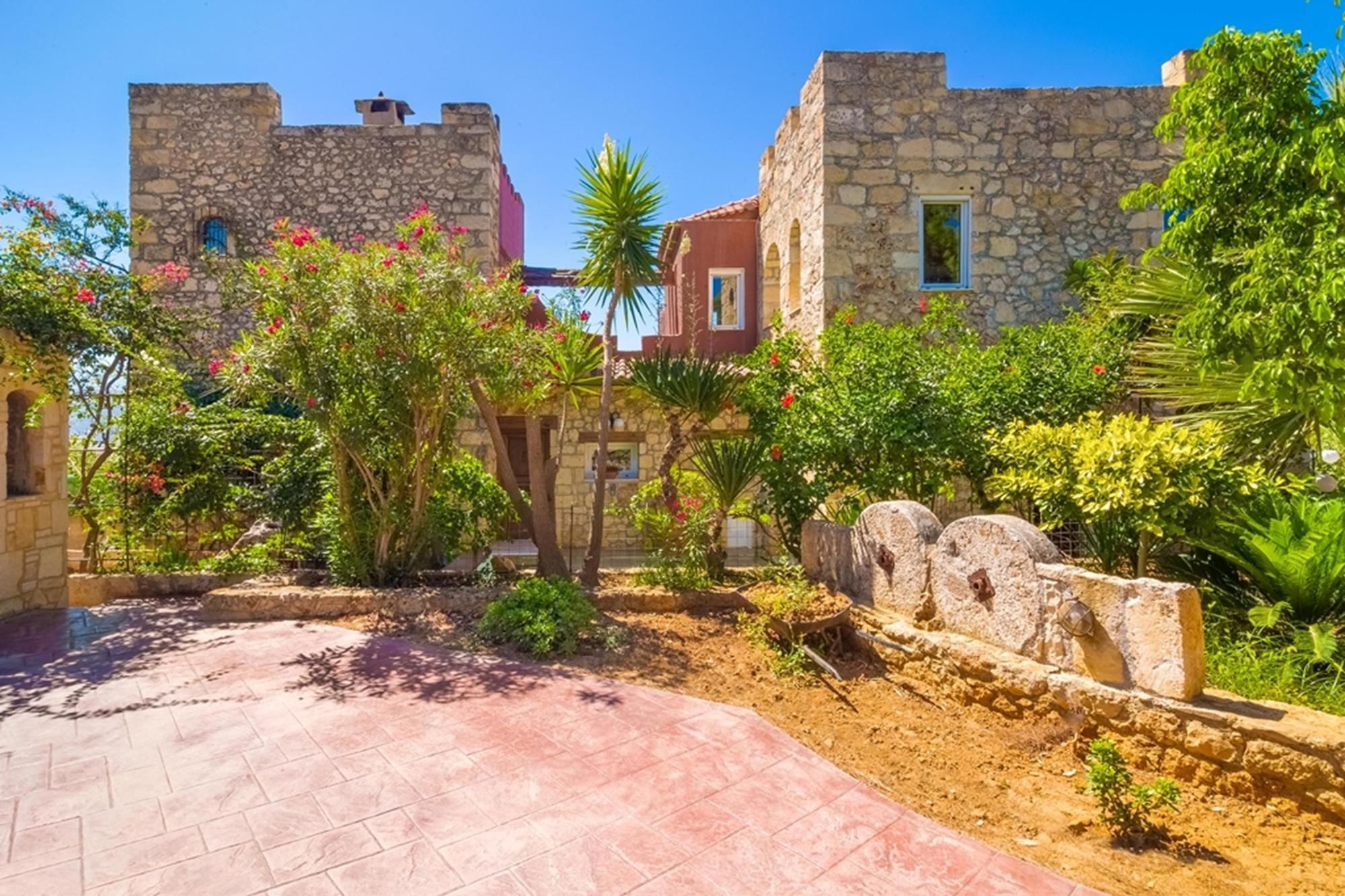 Kastro Estate