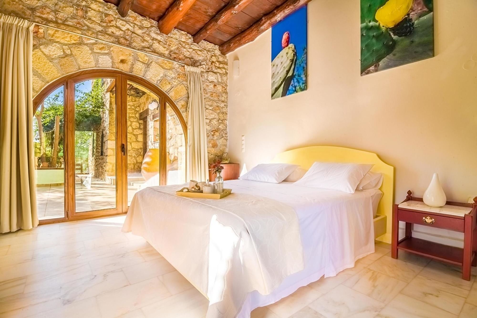 Kastro Estate Villa *